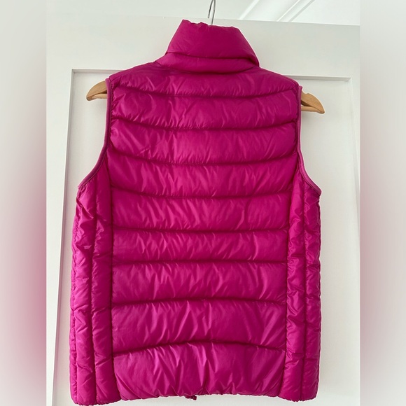 Uniqlo Lightweight puffer vest, Size Small - Picture 4 of 5